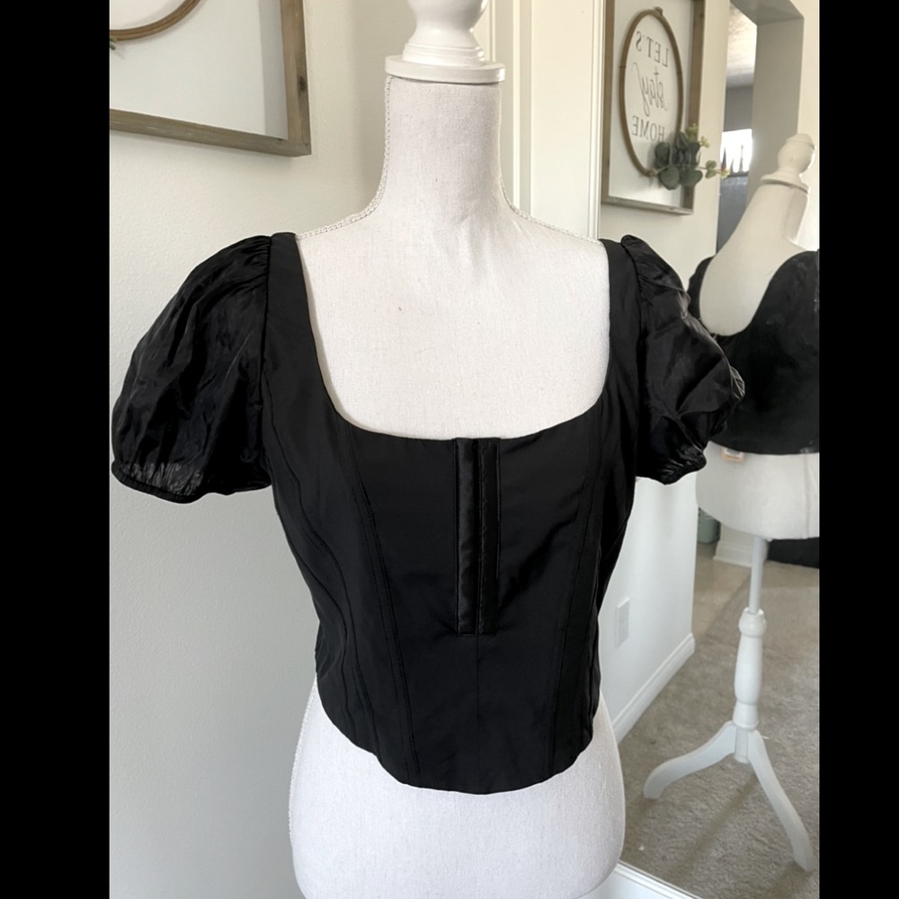Black cropped blouse with puff sleeves